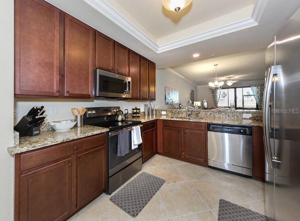 5528 PALMER CIR #105 — photo 9