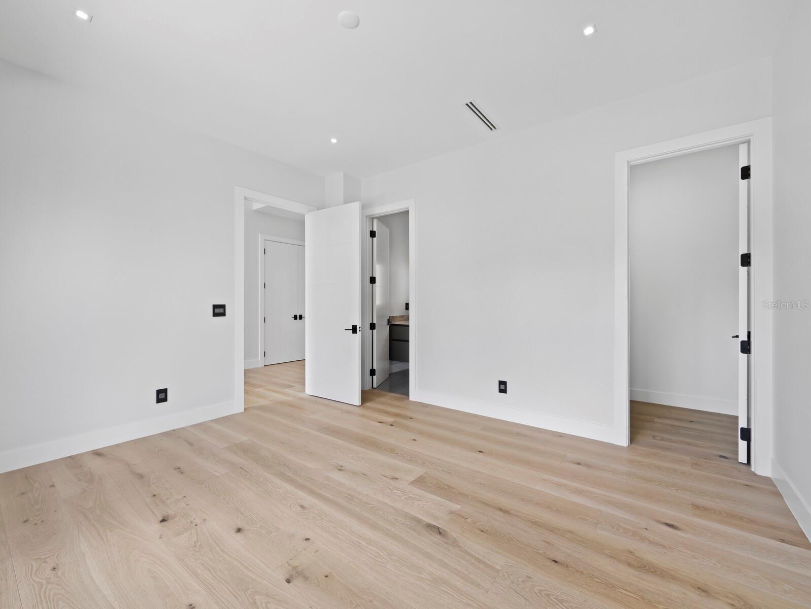 2089 ARLINGTON ST — photo 38
