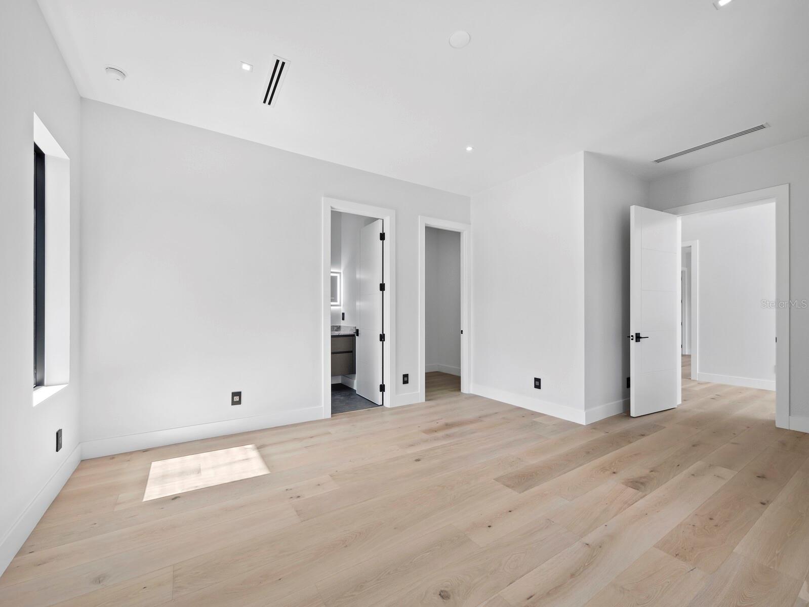 2089 ARLINGTON ST — photo 30