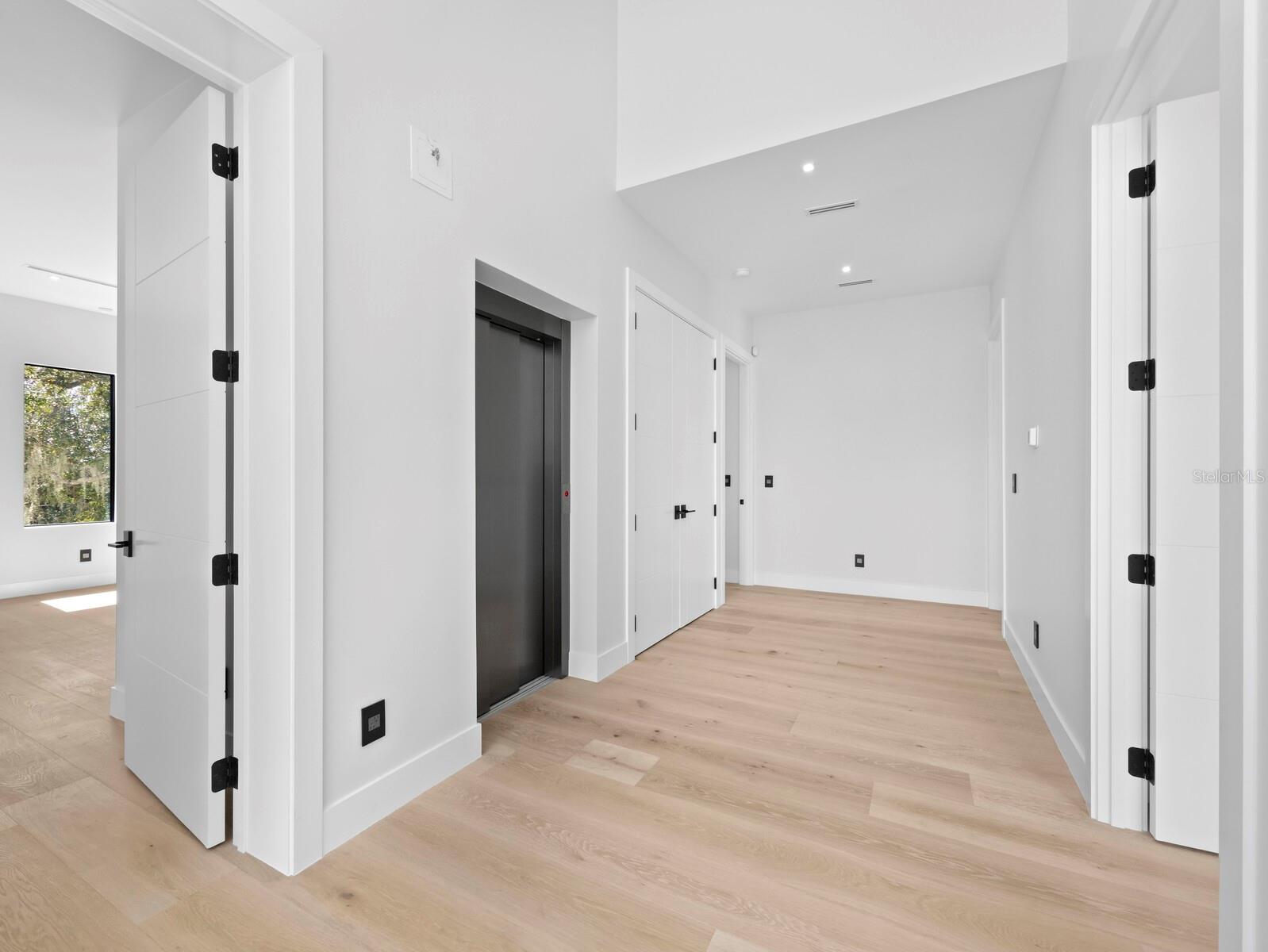 2089 ARLINGTON ST — photo 28