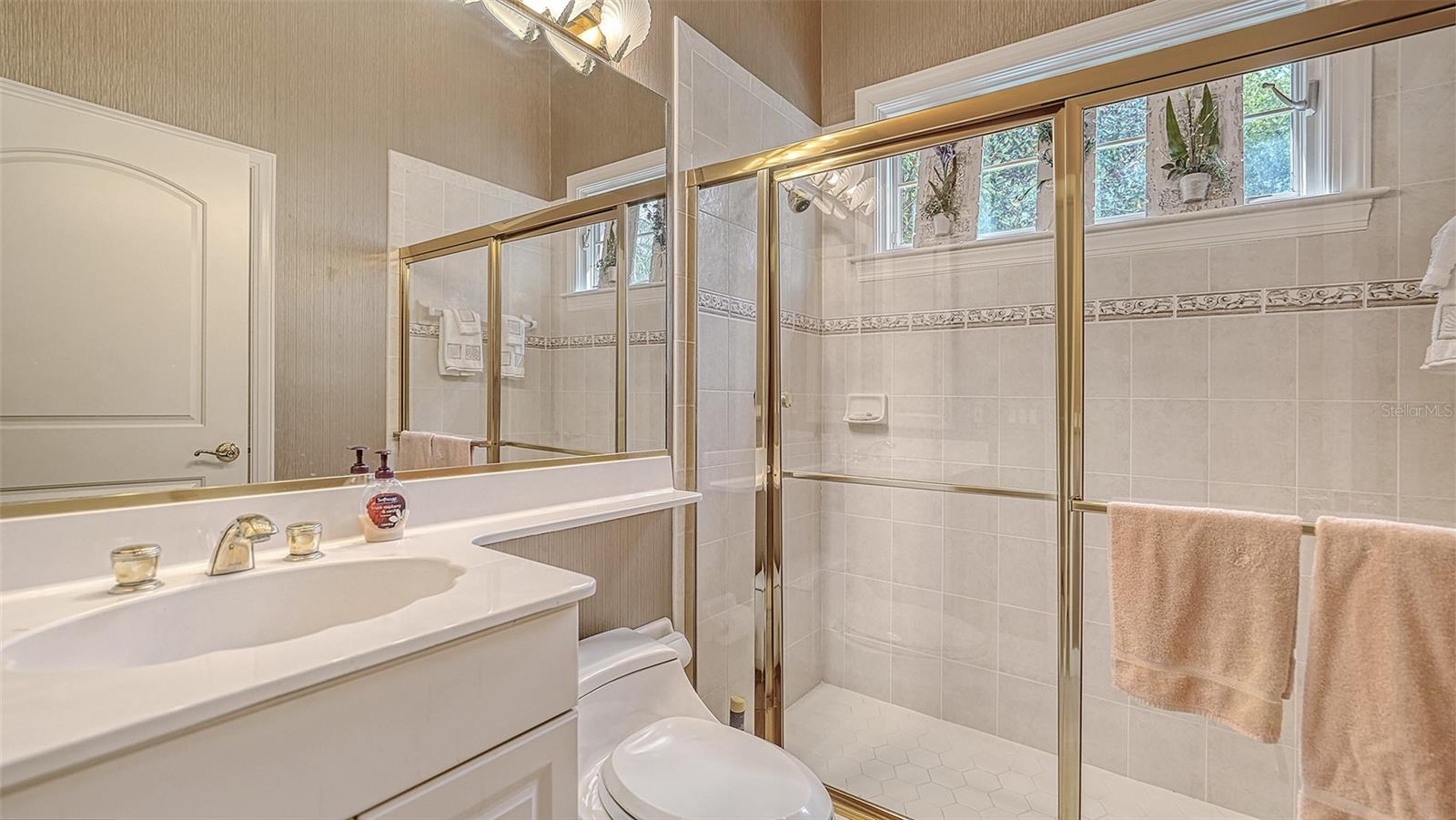 402 MACEWEN DR — photo 17