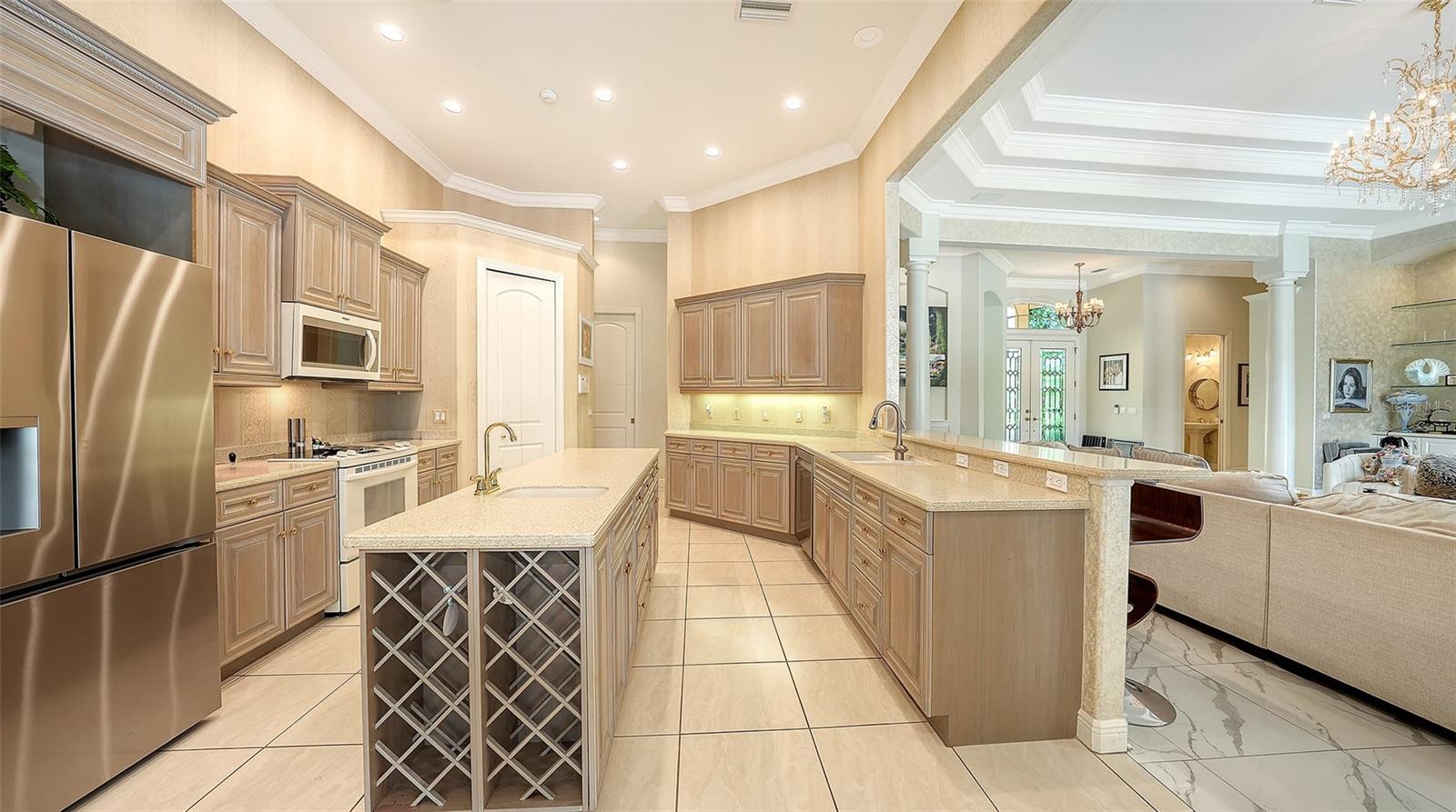 402 MACEWEN DR — photo 7