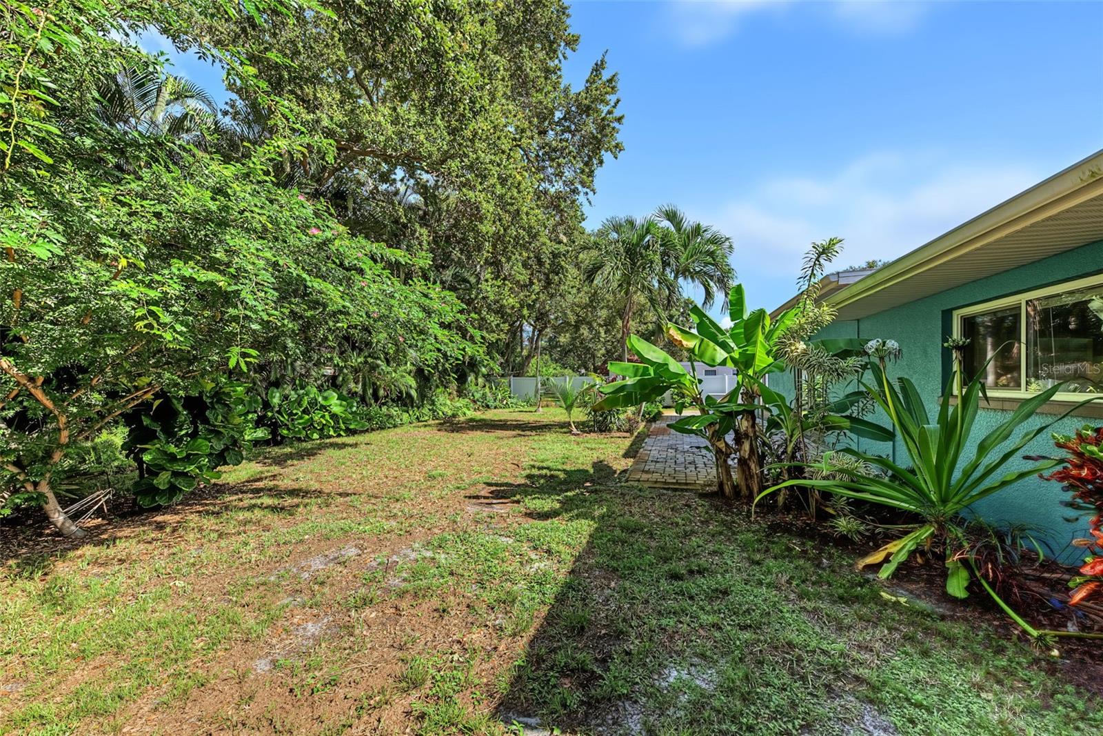 1616 INDIAN ROCKS RD — photo 5