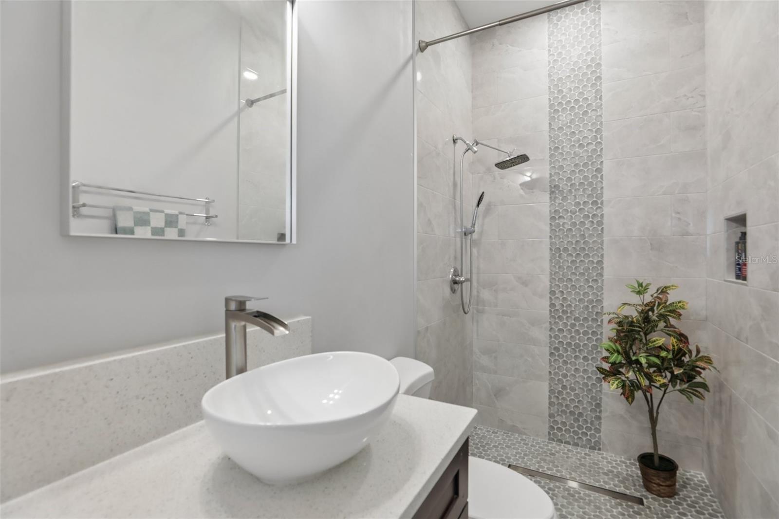 7210 N AMOS AVE — photo 26