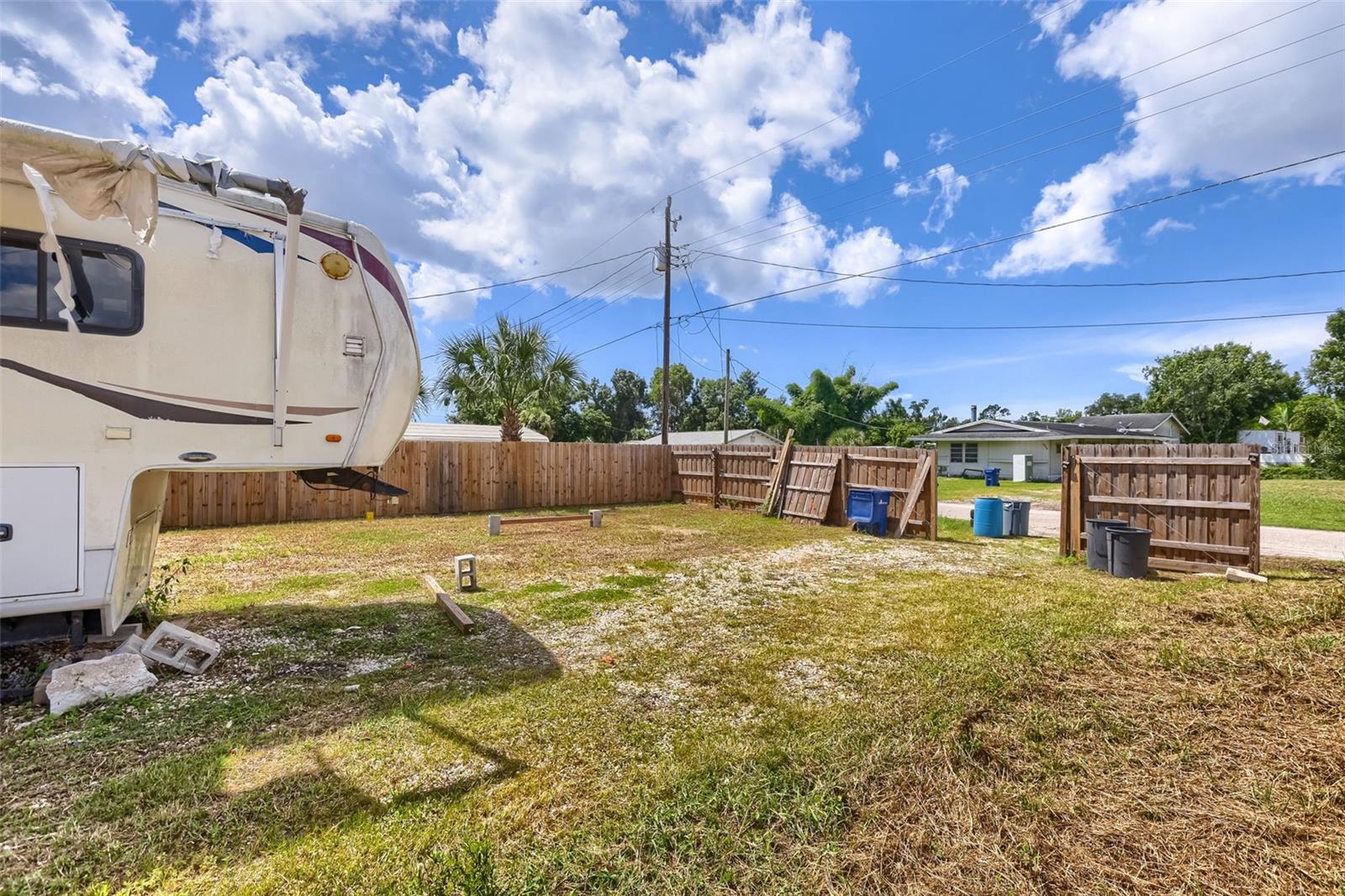 4929 VICTORIA AVE — photo 17