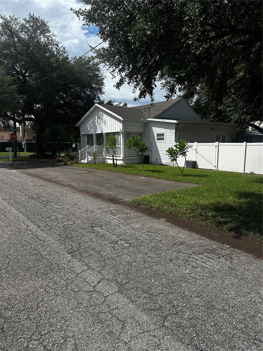3902 N SUWANEE AVE — photo 22