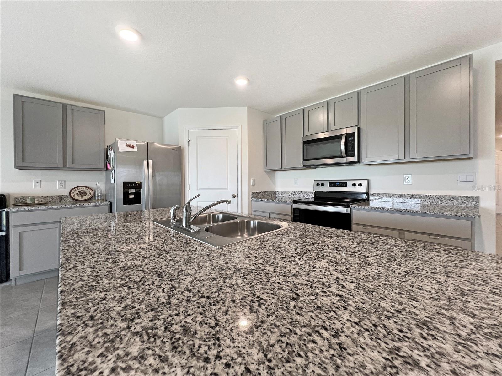 822 WILL SCARLETT AVE — photo 9