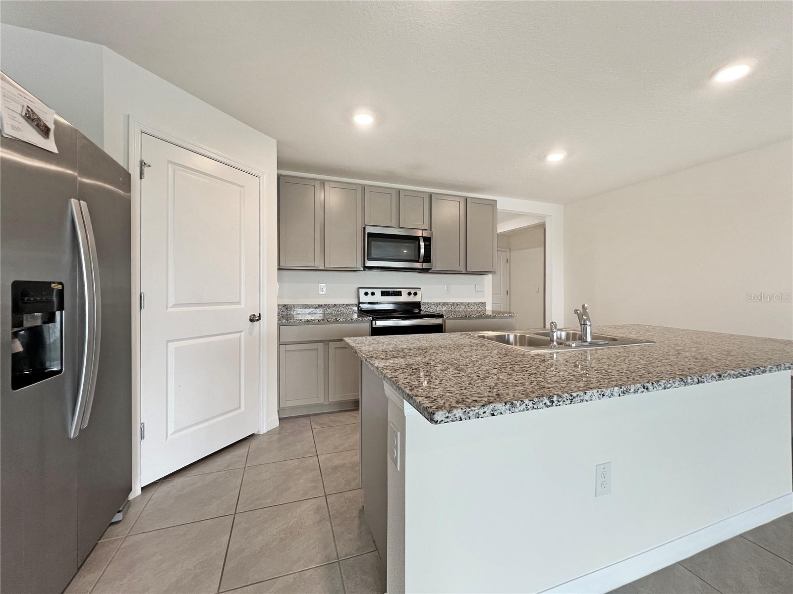 822 WILL SCARLETT AVE — photo 8