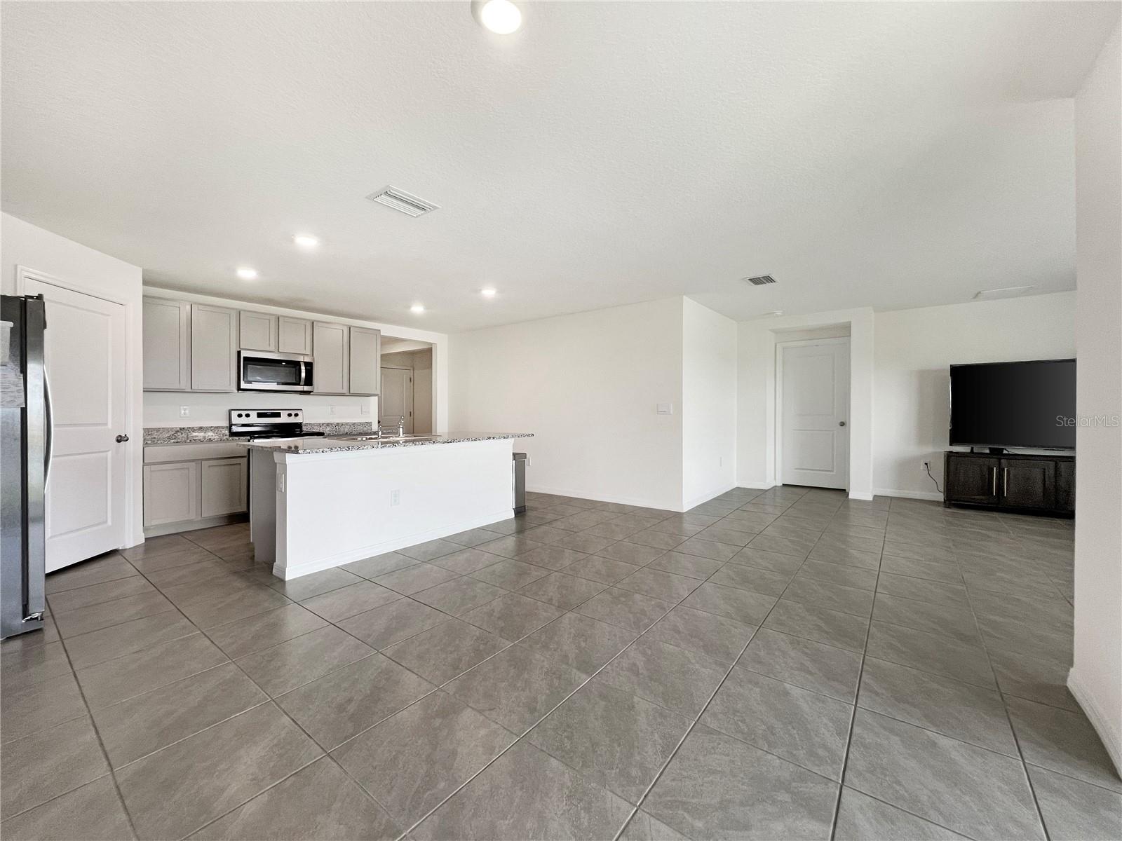 822 WILL SCARLETT AVE — photo 6