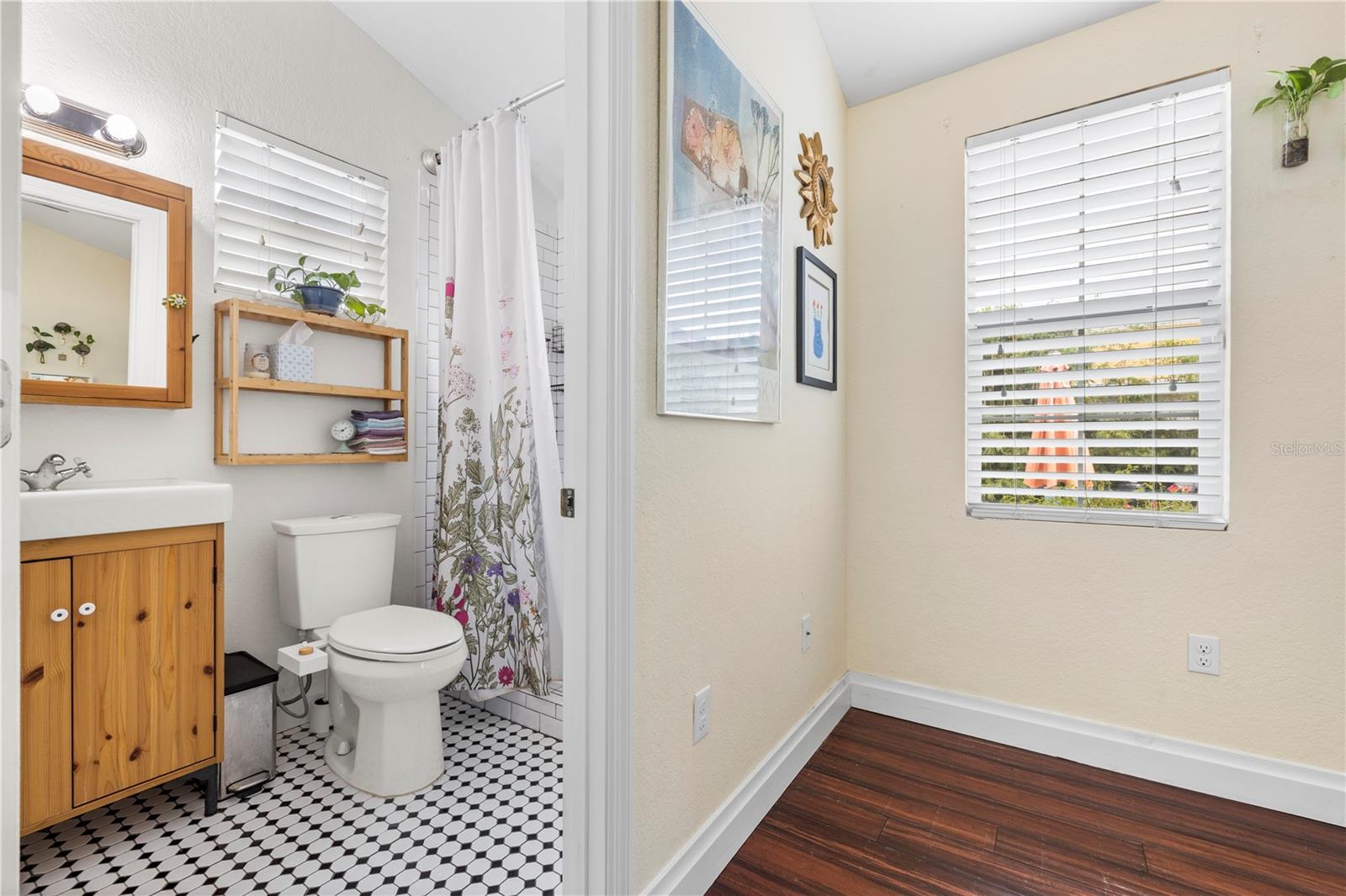 919 W WOODLAWN AVE — photo 22