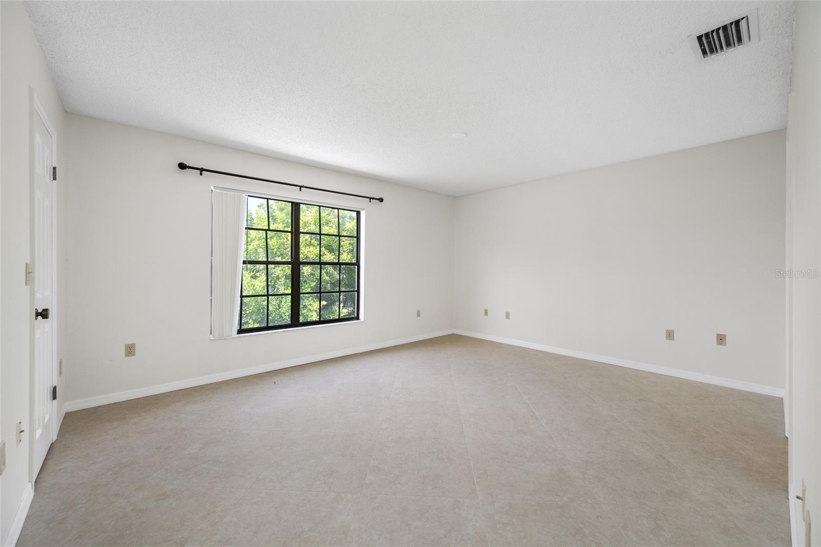 2467 KINGFISHER LN #101H — photo 25