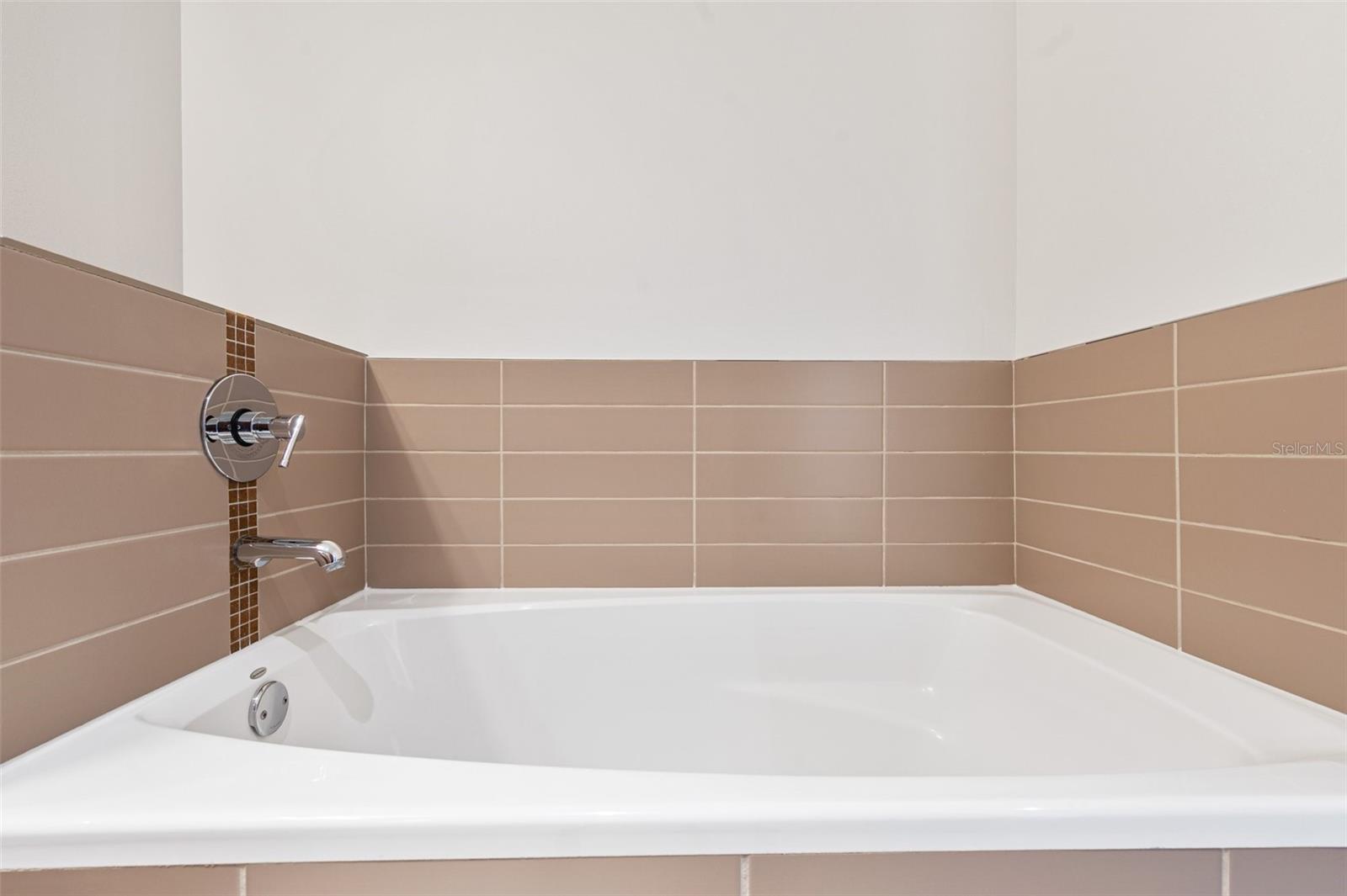 912 CHANNELSIDE DR #2310 — photo 28
