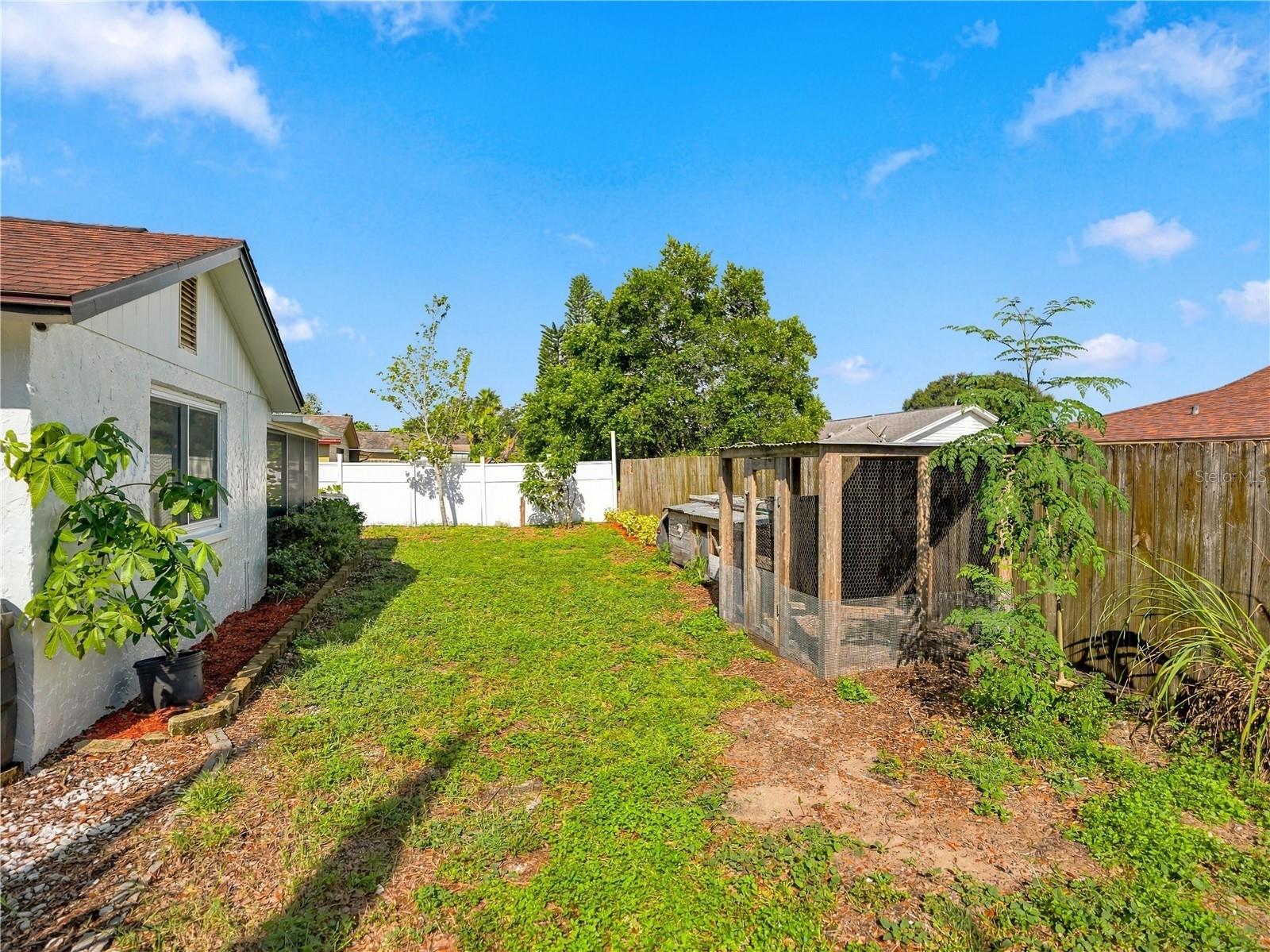 6743 LARCHMONT AVE — photo 33
