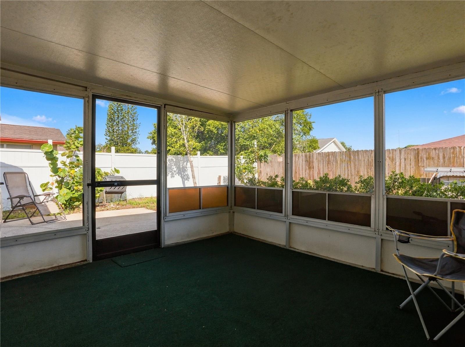 6743 LARCHMONT AVE — photo 27