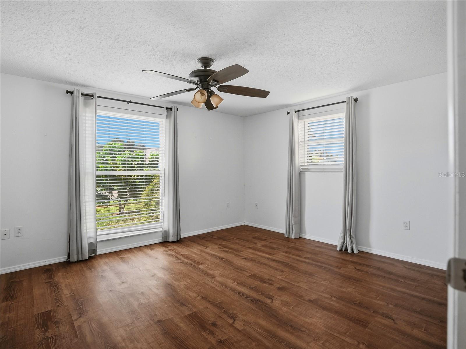 6743 LARCHMONT AVE — photo 18