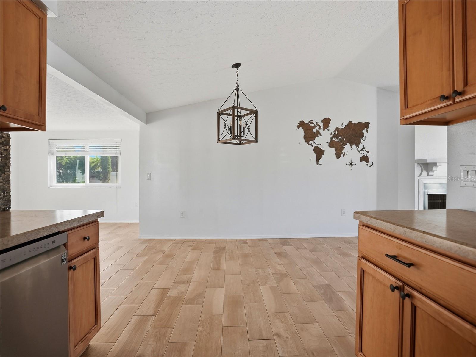 6743 LARCHMONT AVE — photo 11