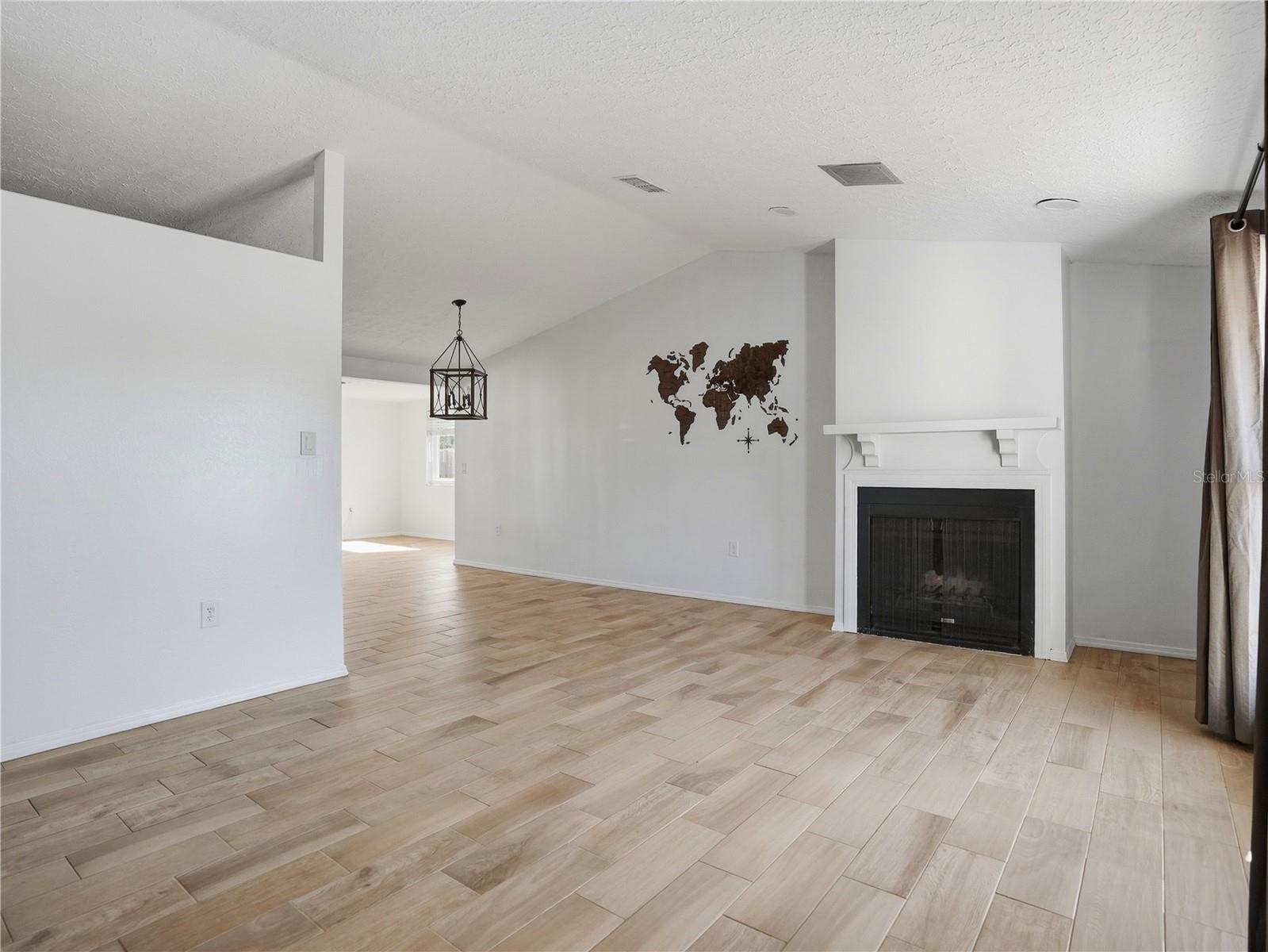 6743 LARCHMONT AVE — photo 3