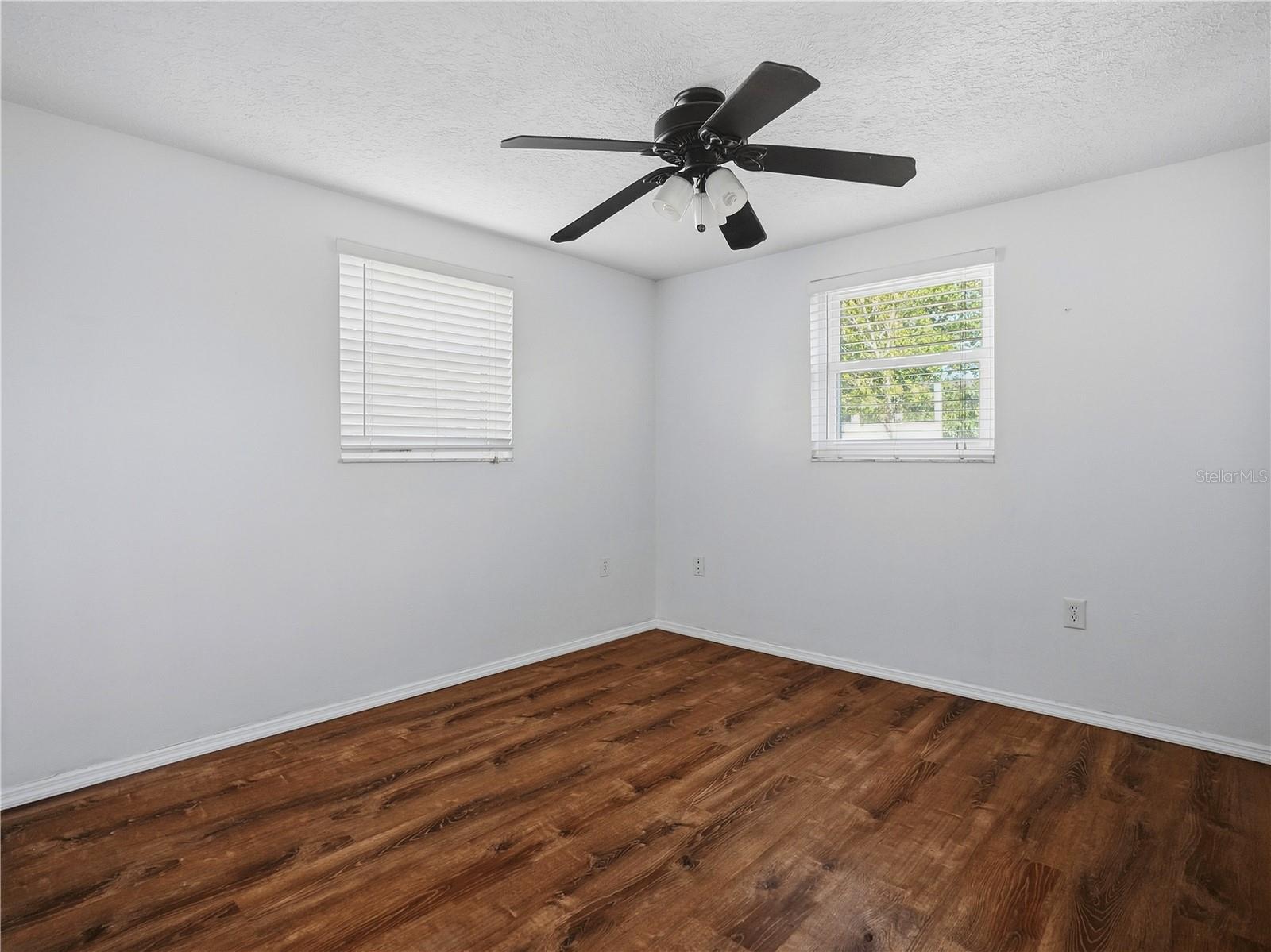 6743 LARCHMONT AVE — photo 23