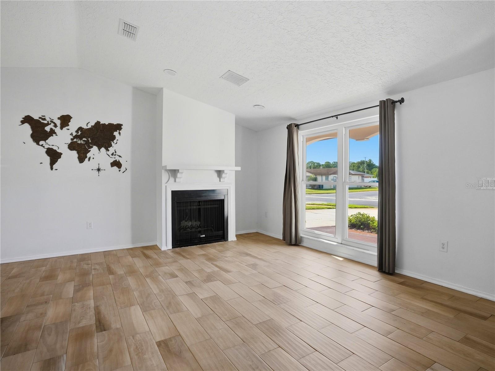 6743 LARCHMONT AVE — photo 4