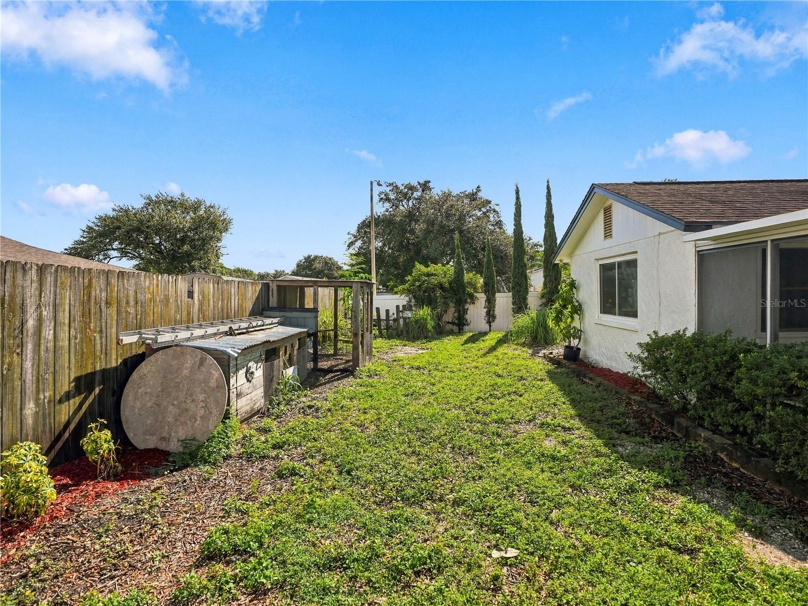 6743 LARCHMONT AVE — photo 31