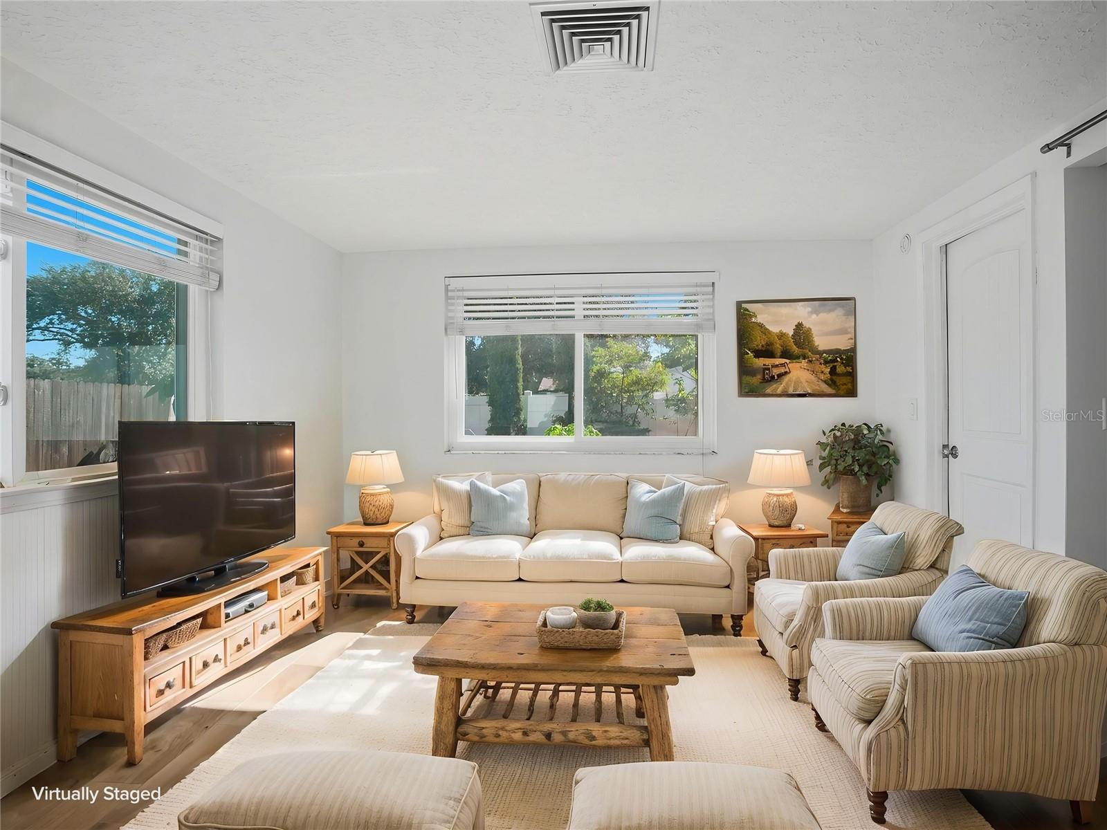 6743 LARCHMONT AVE — photo 16