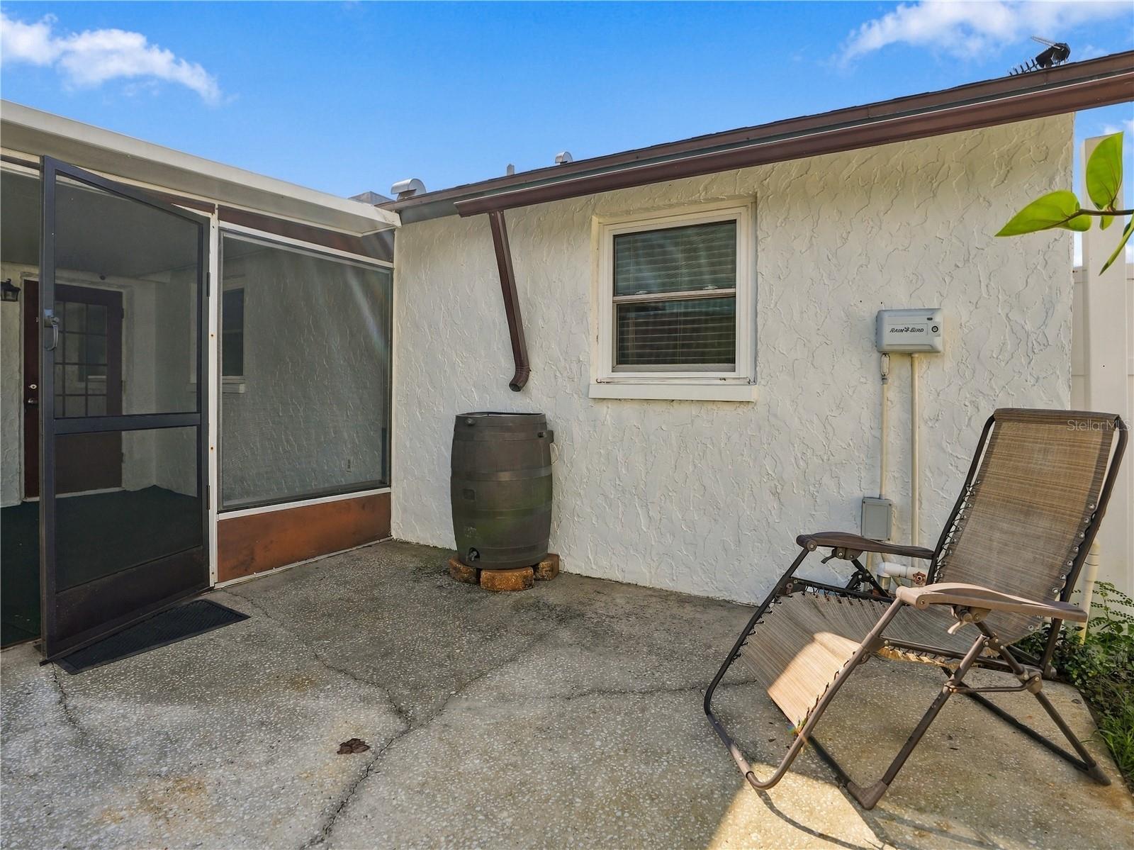6743 LARCHMONT AVE — photo 28