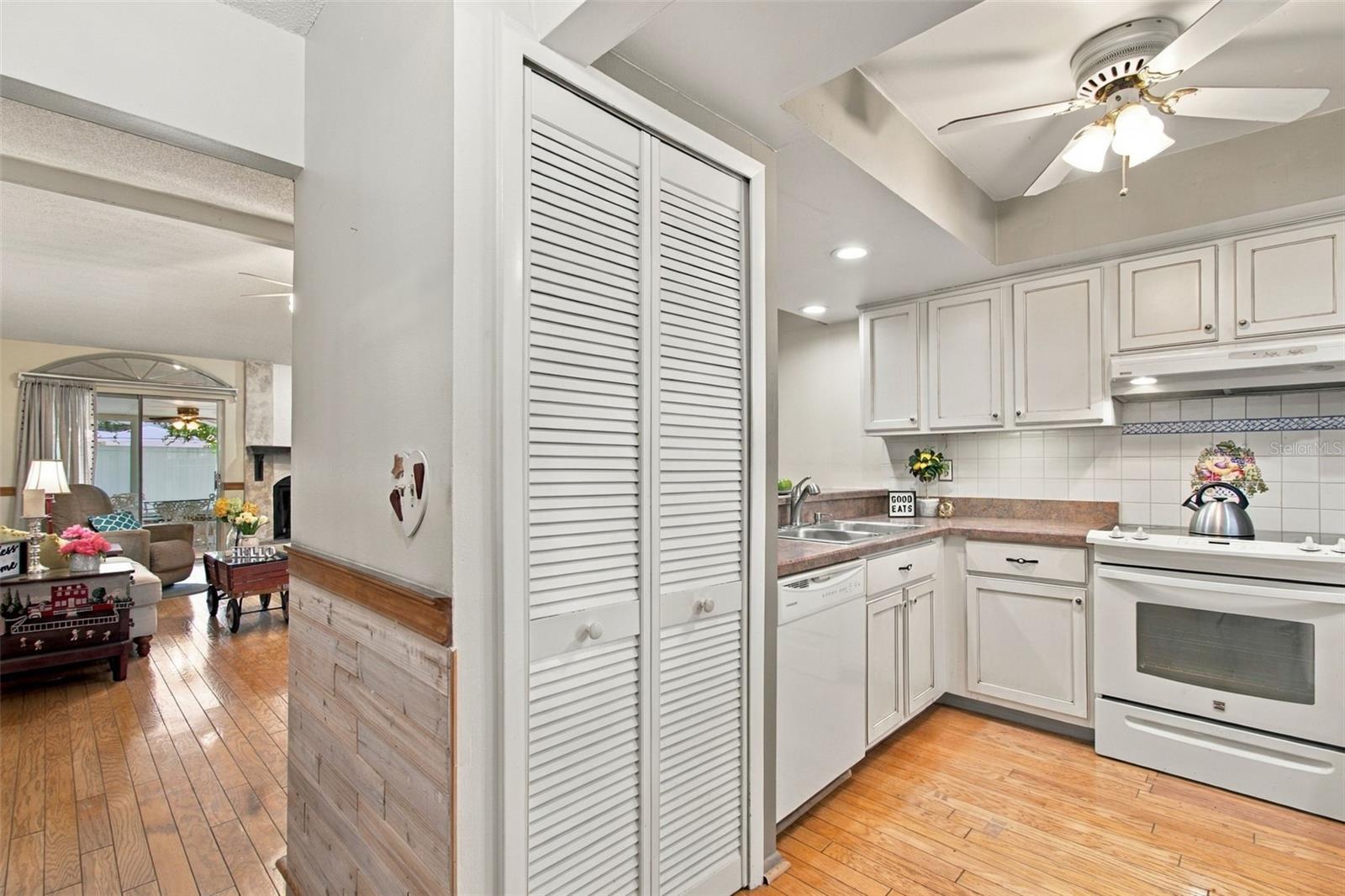 13020 LEVERINGTON ST — photo 4