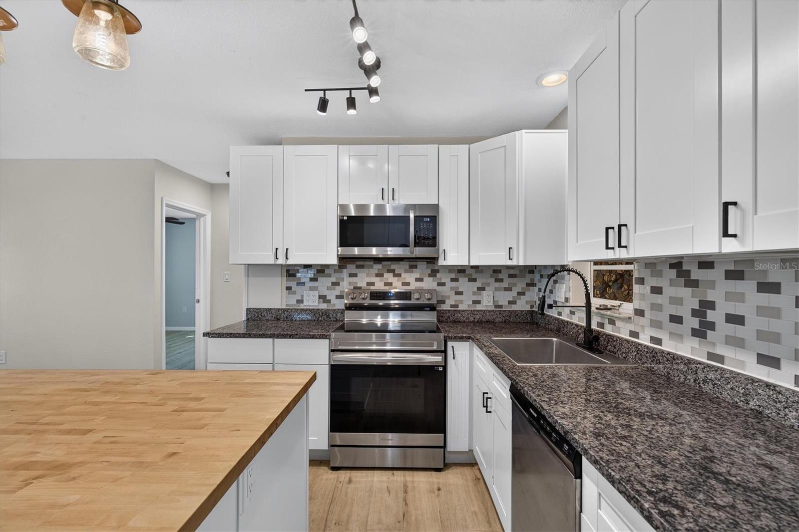 715 W BAYSHORE DR — photo 12