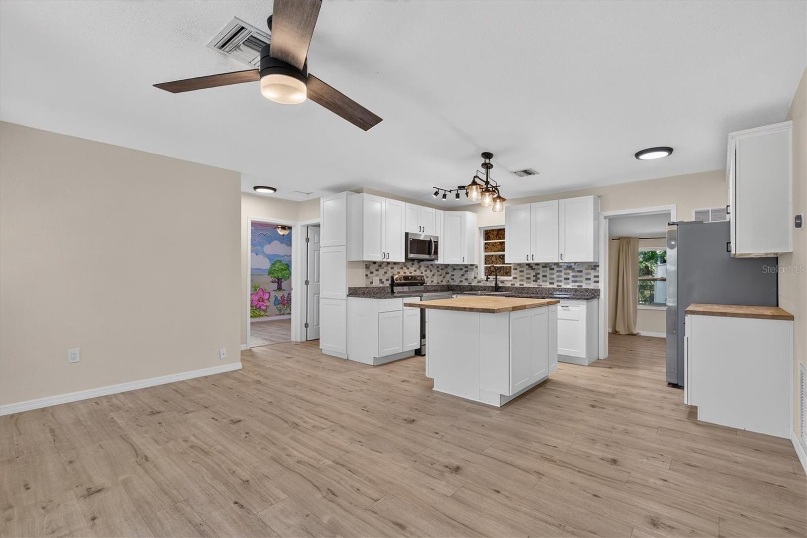 715 W BAYSHORE DR — photo 8