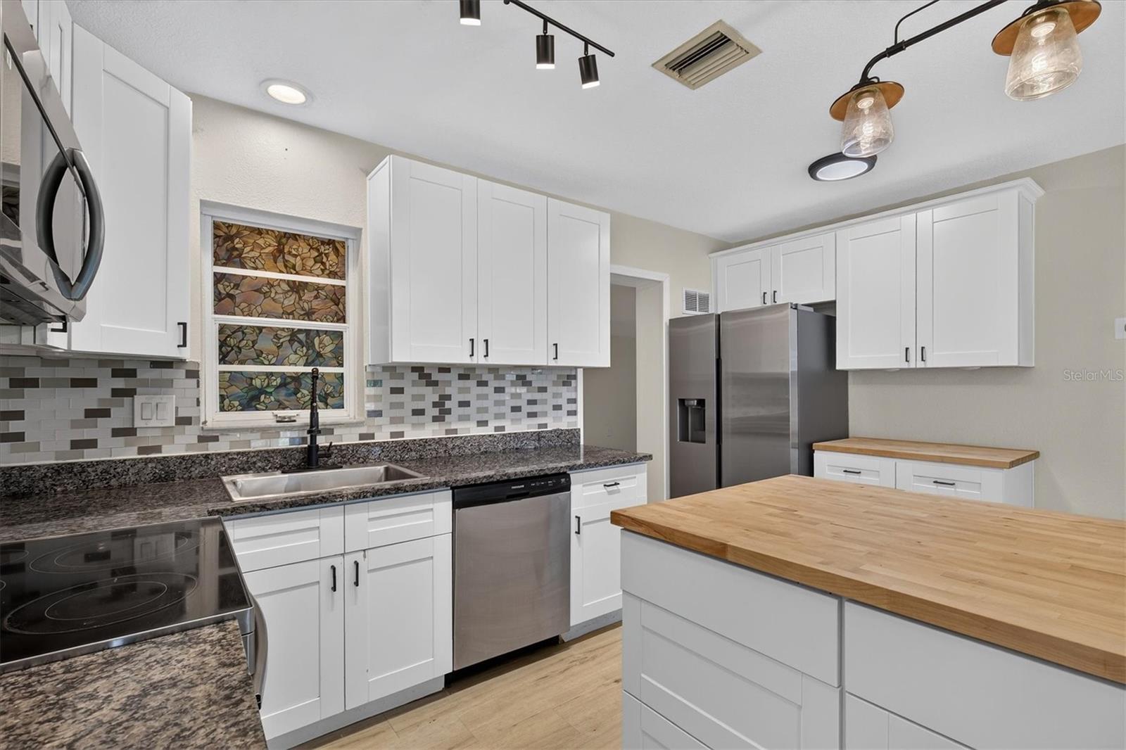 715 W BAYSHORE DR — photo 10