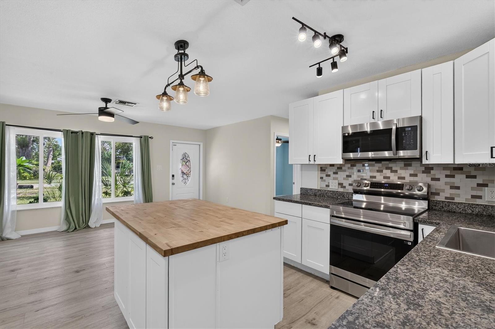 715 W BAYSHORE DR — photo 11