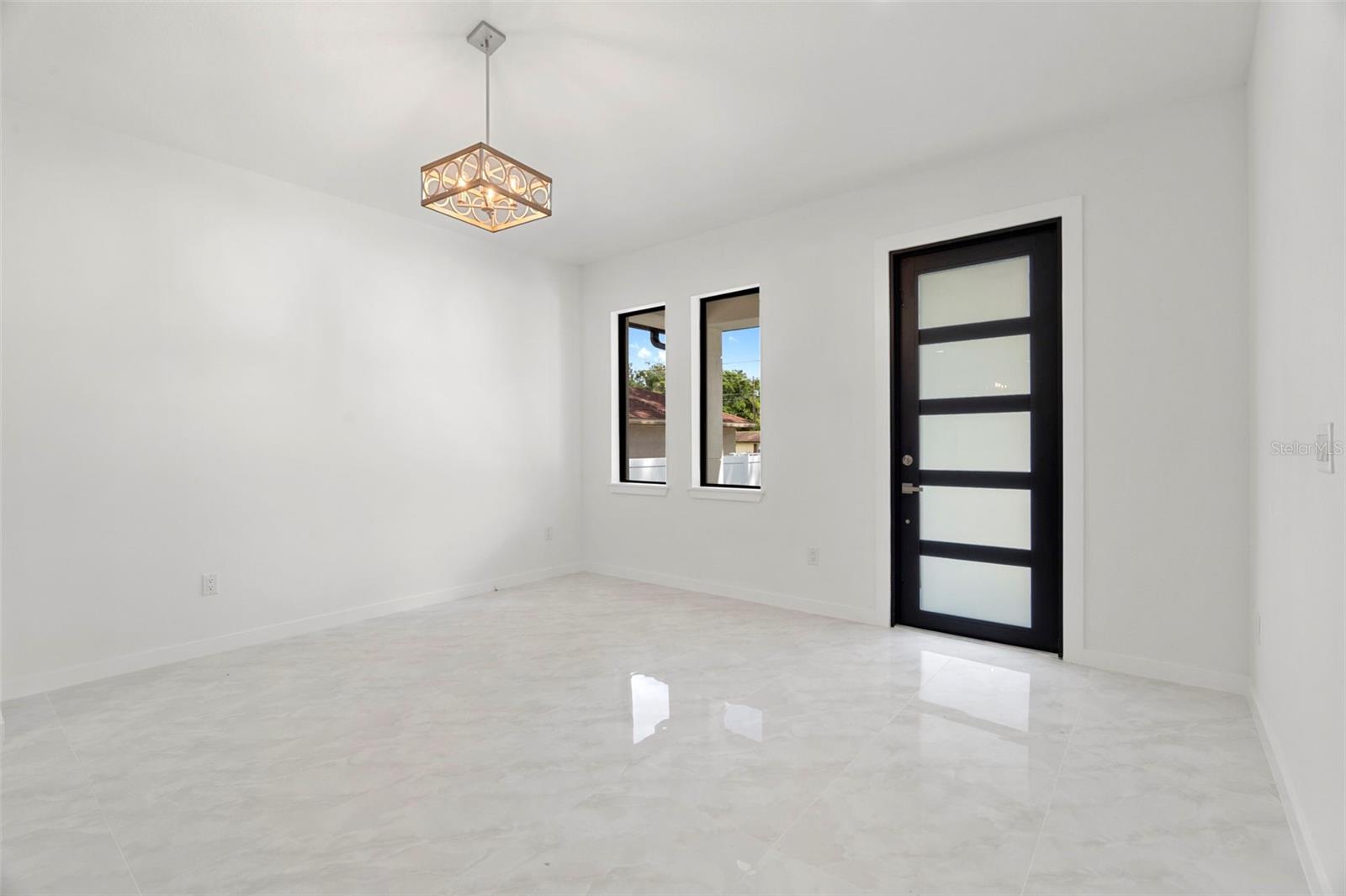 8522 N ASHLEY ST — photo 35