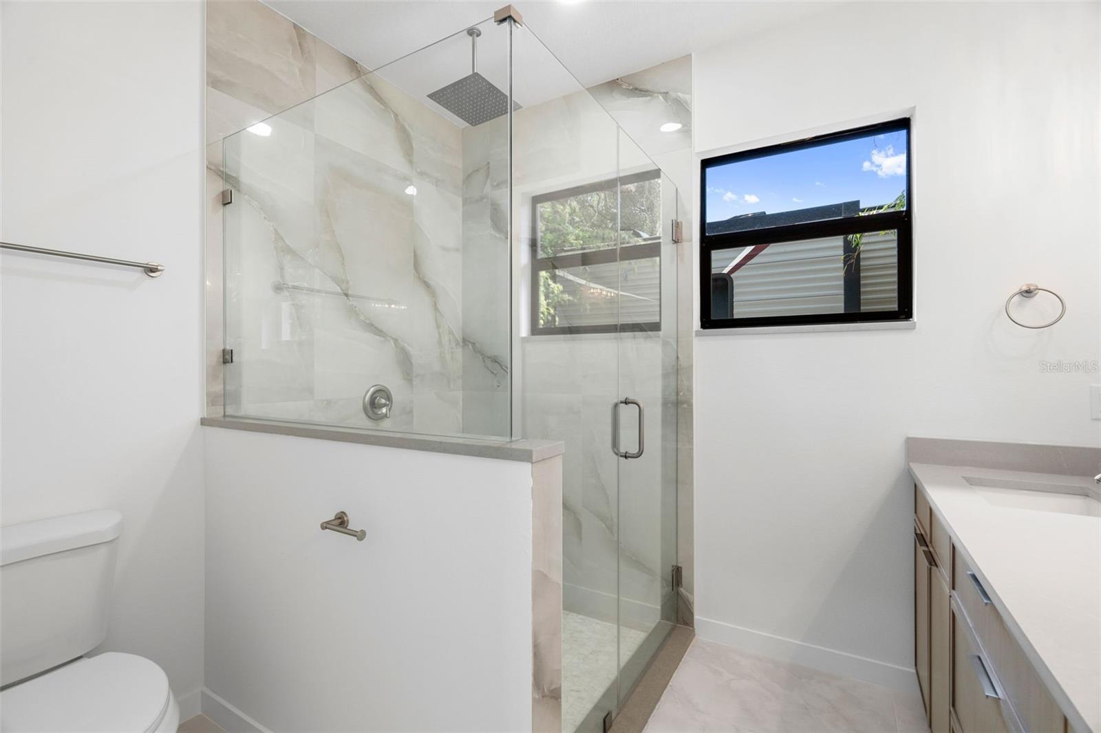 8522 N ASHLEY ST — photo 16