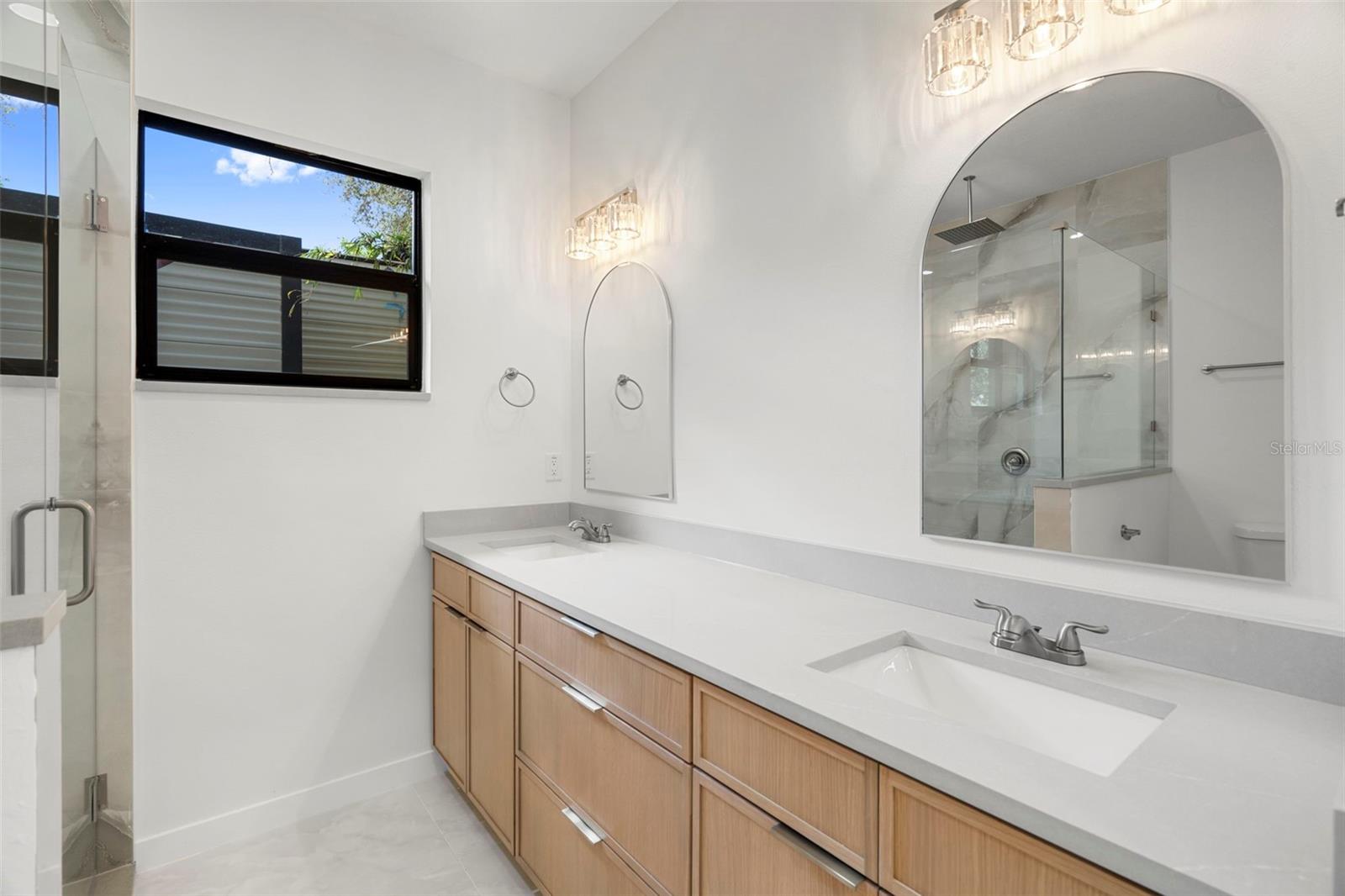 8522 N ASHLEY ST — photo 15
