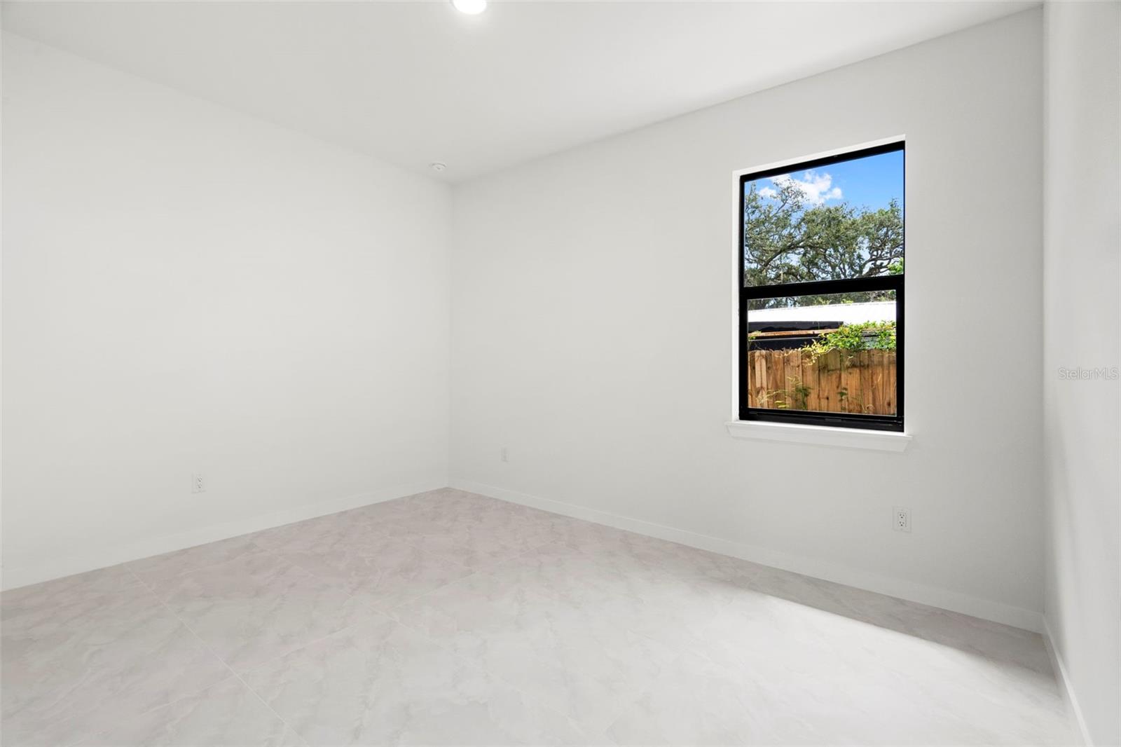 8522 N ASHLEY ST — photo 21