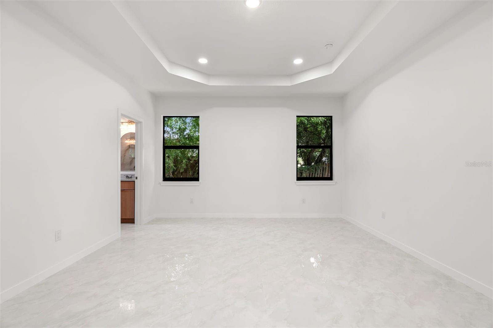 8522 N ASHLEY ST — photo 13