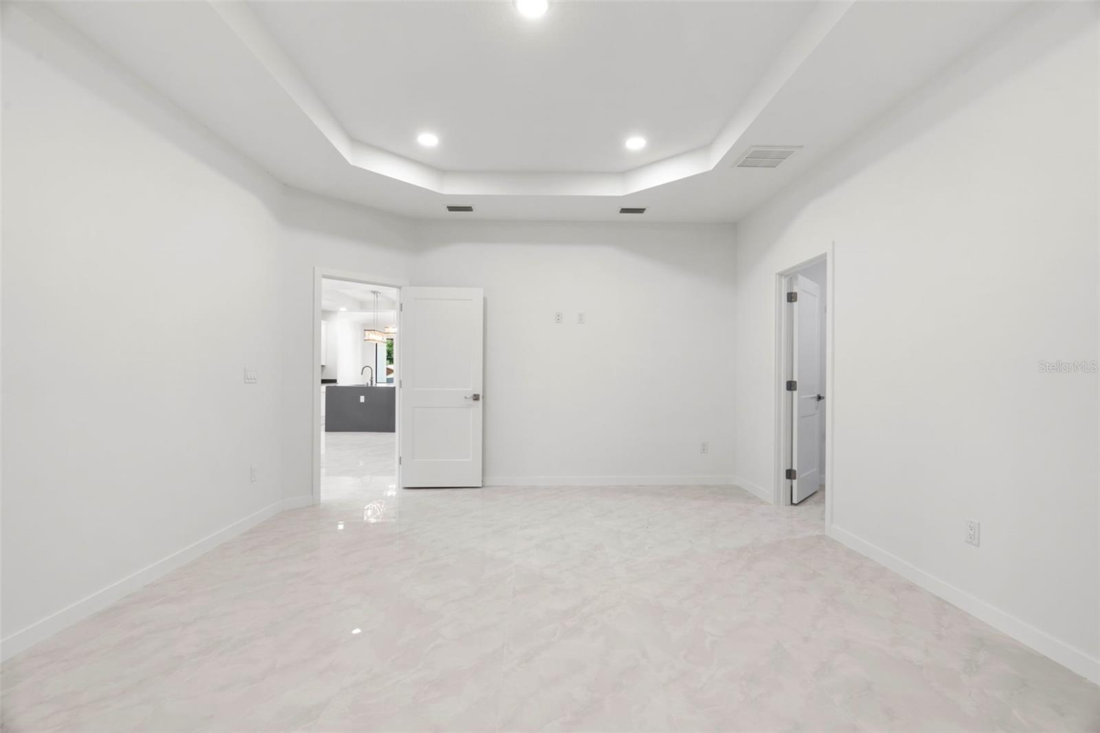 8522 N ASHLEY ST — photo 18