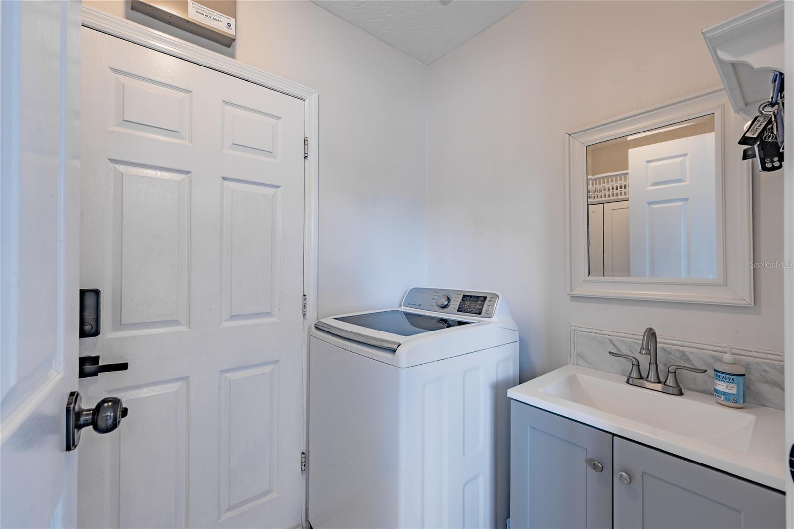 7801 ALAFIA DR — photo 23