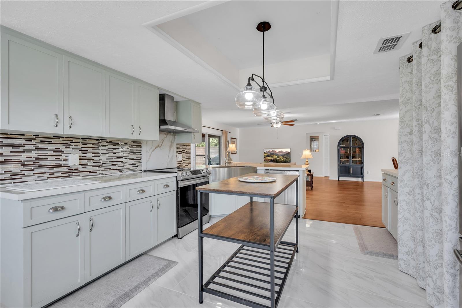 7801 ALAFIA DR — photo 13