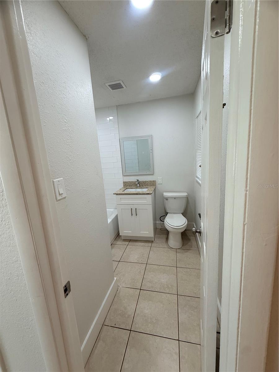 10123 N 11TH ST #B — photo 15