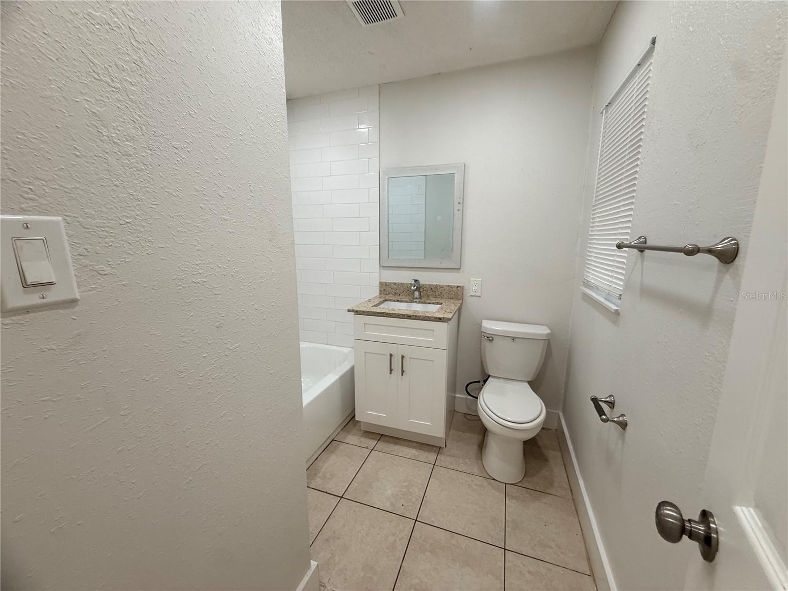 10123 N 11TH ST #B — photo 16
