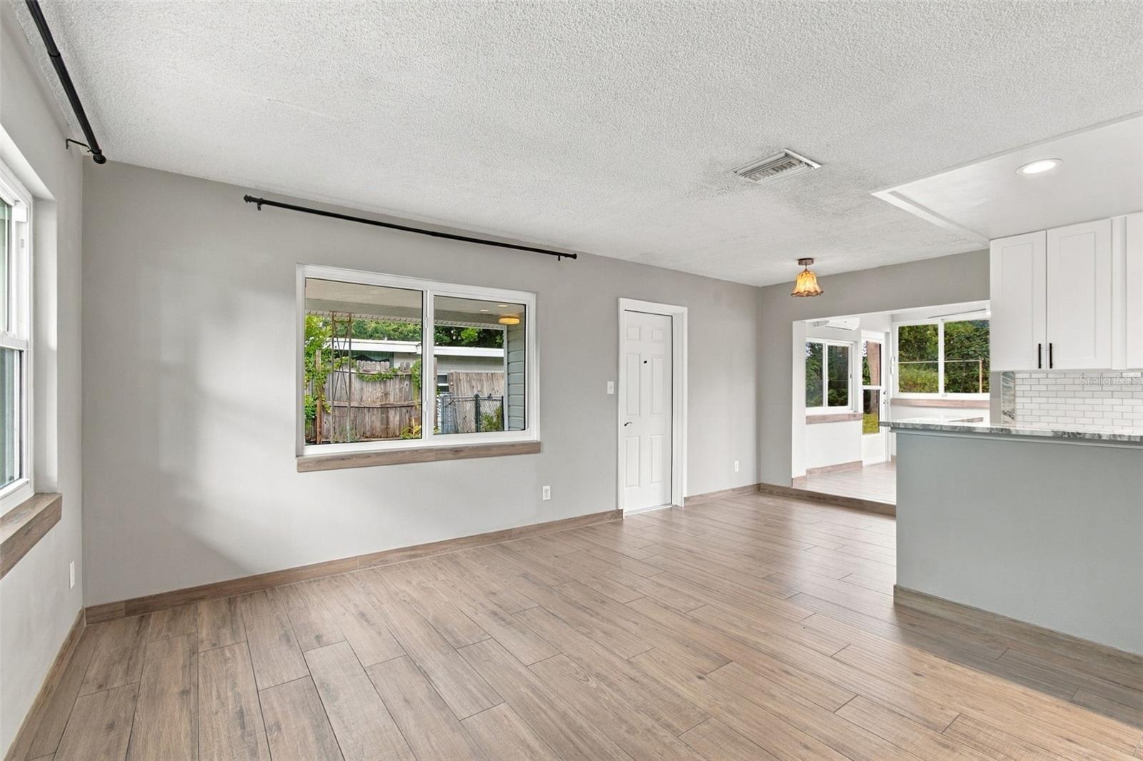 2315 AMHERST AVE — photo 5
