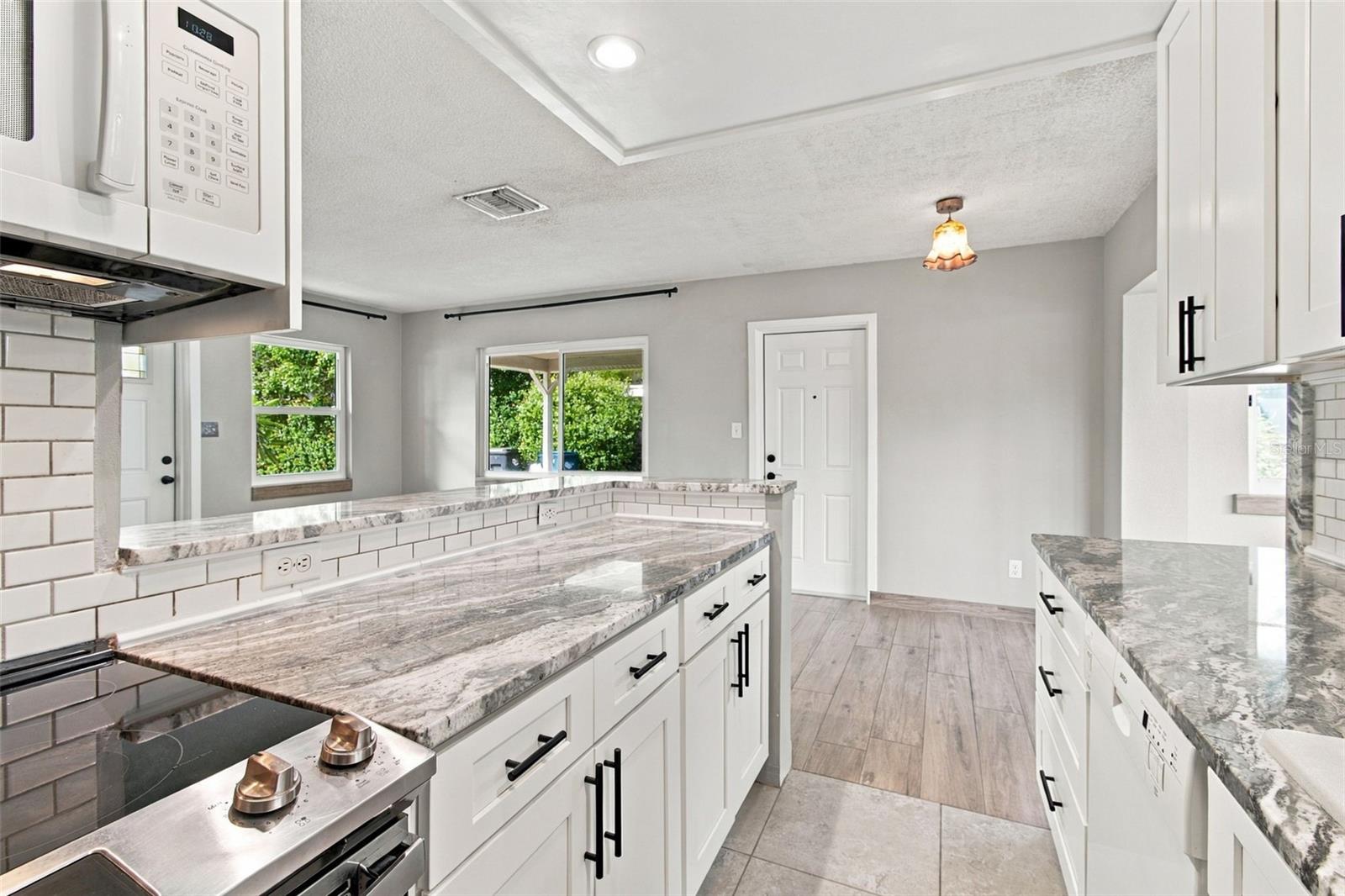 2315 AMHERST AVE — photo 4