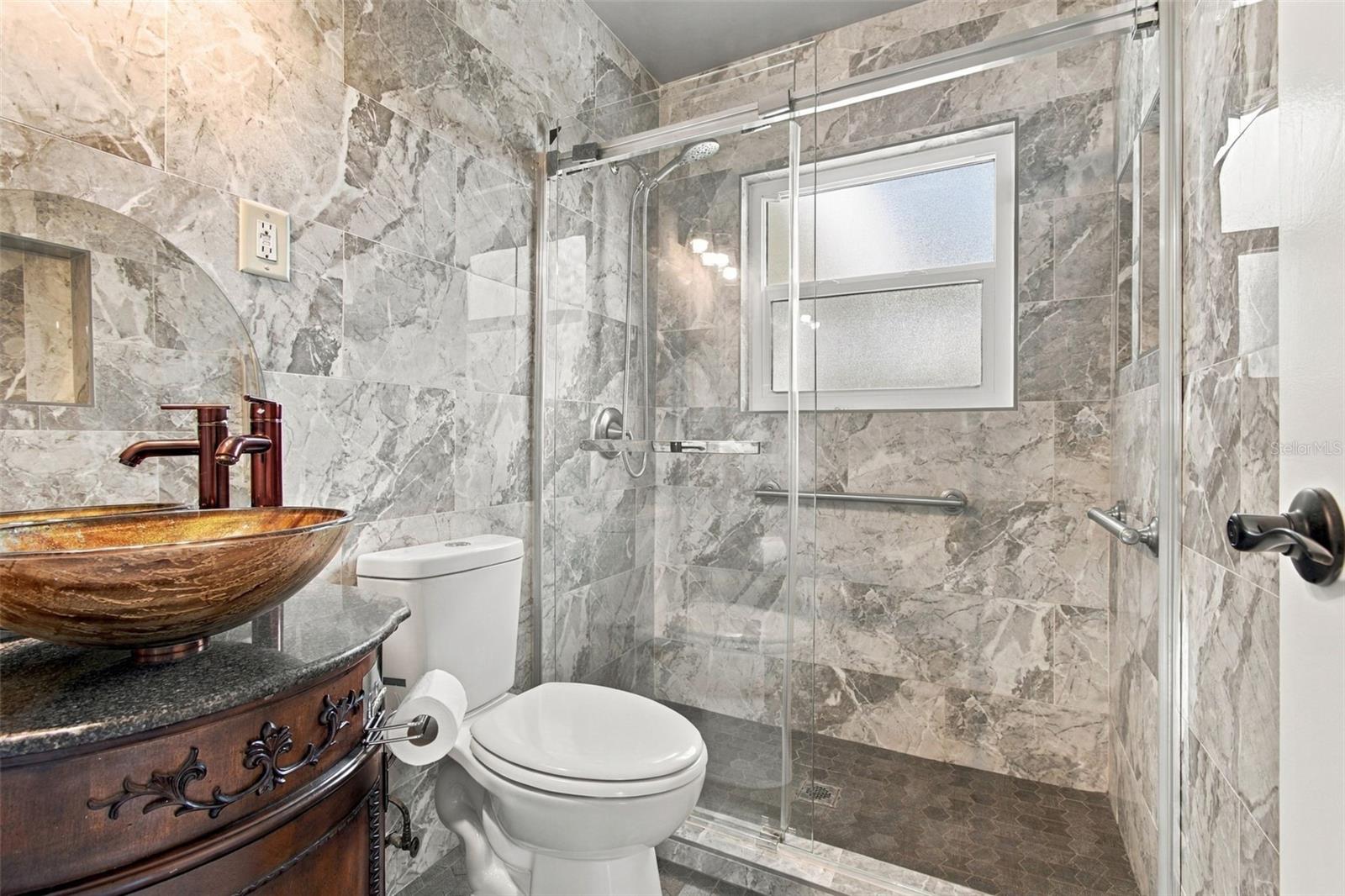 2315 AMHERST AVE — photo 17