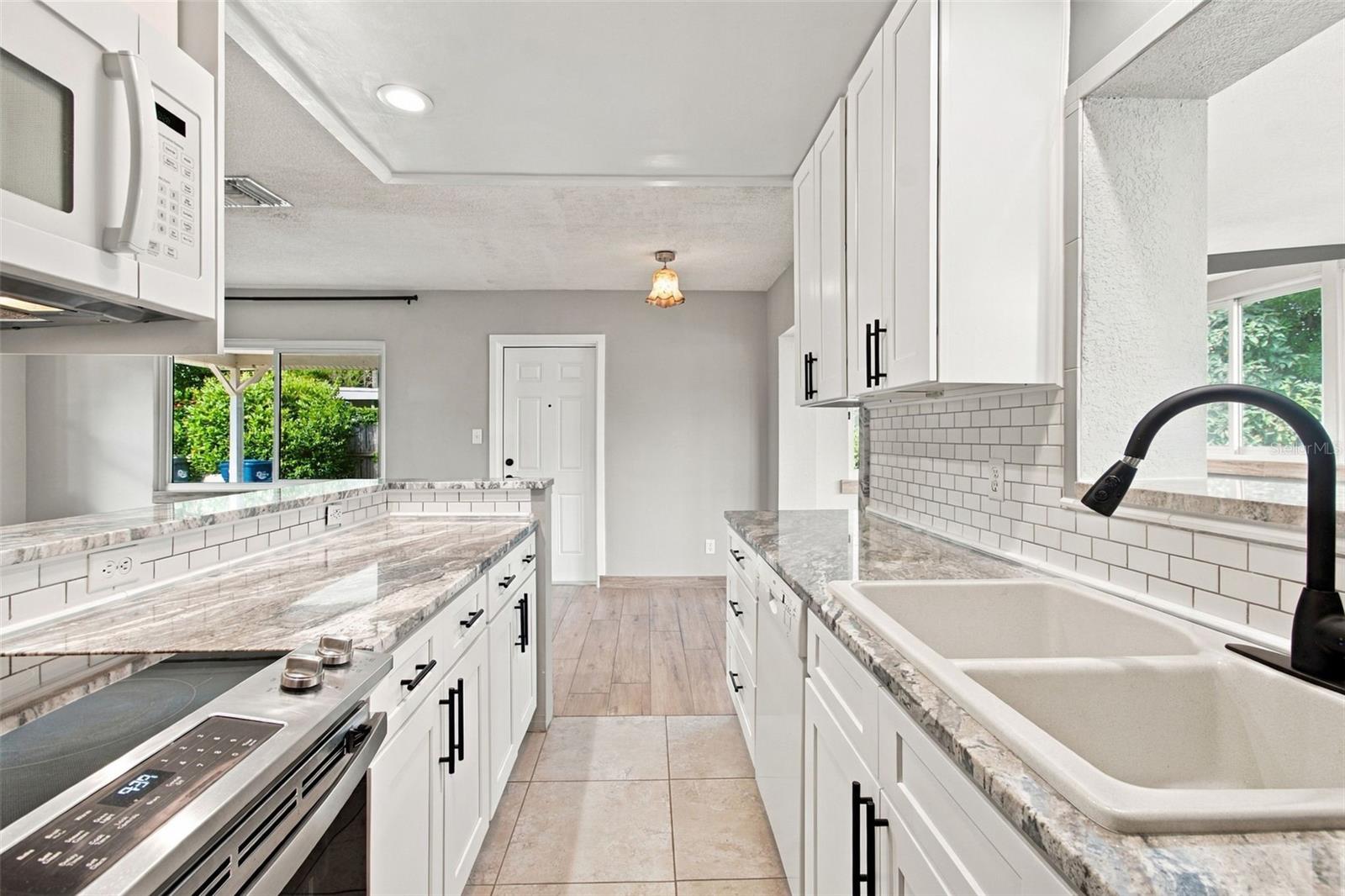 2315 AMHERST AVE — photo 6