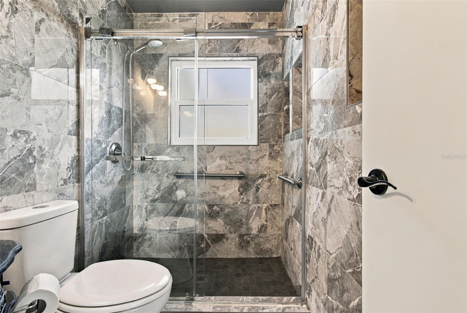 2315 AMHERST AVE — photo 18