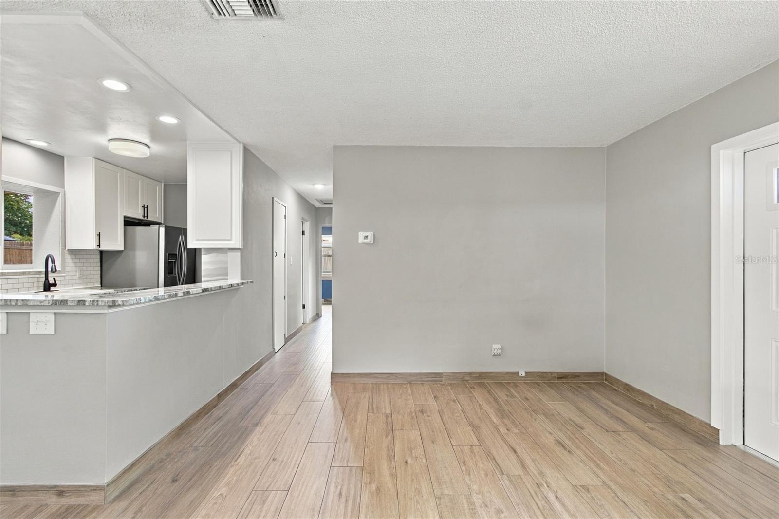 2315 AMHERST AVE — photo 9