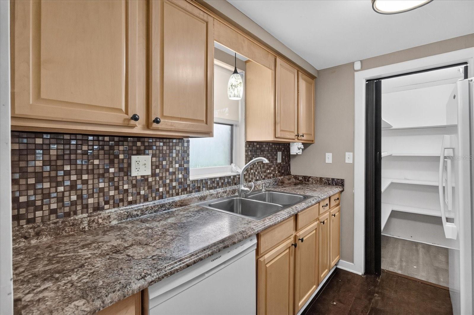 2217 HARRISON DR — photo 31