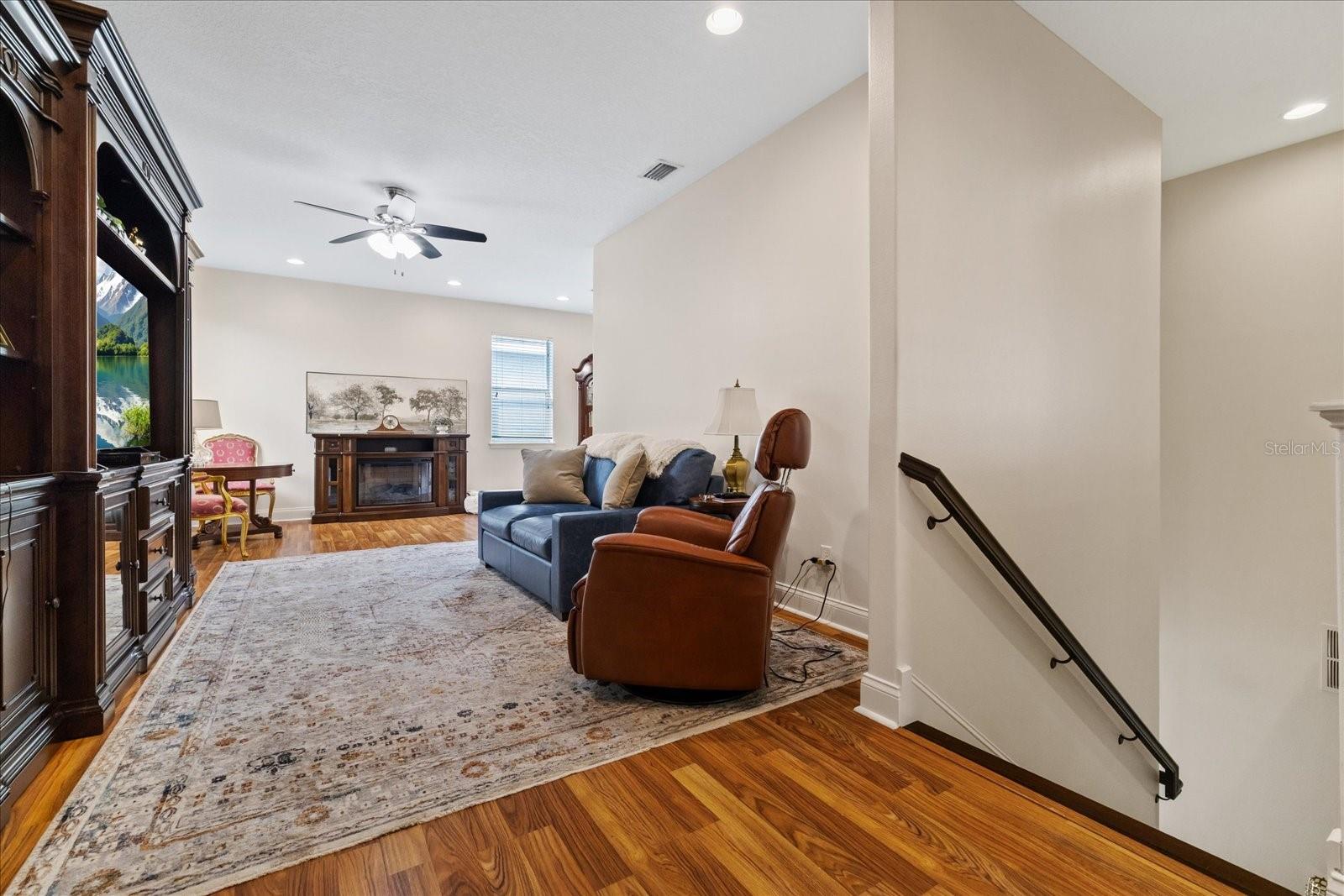 2712 W GRAY ST — photo 37