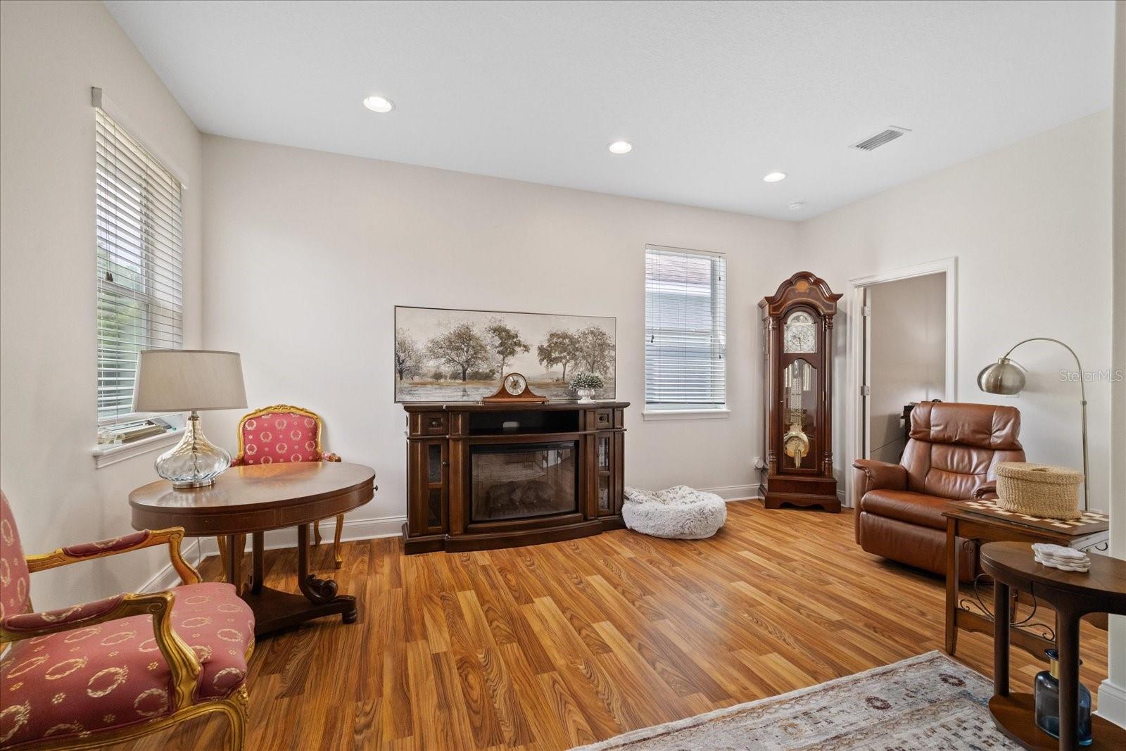 2712 W GRAY ST — photo 38